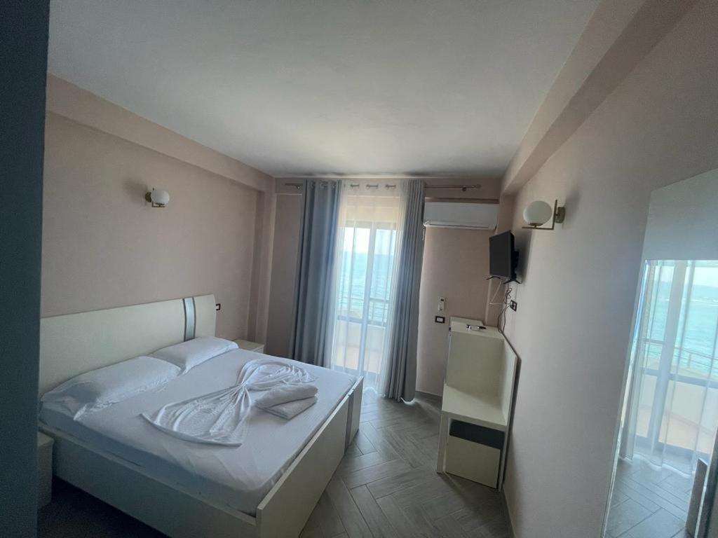 Hotel Ferrara Durrës Exteriör bild