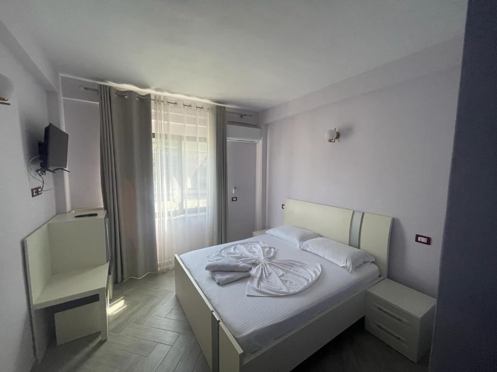 Hotel Ferrara Durrës Exteriör bild