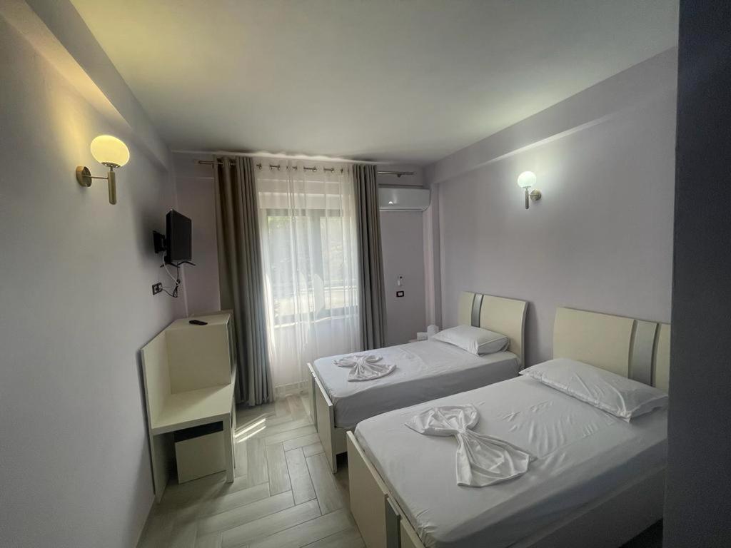 Hotel Ferrara Durrës Exteriör bild